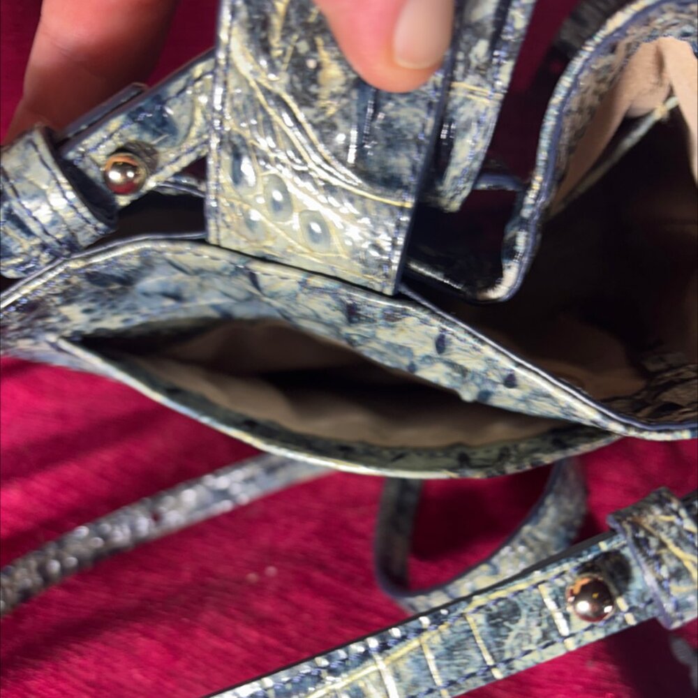 NWOT Brahmin Blue Crocodile Embossed Leather Bucket Bag - Picture 7 of 8
